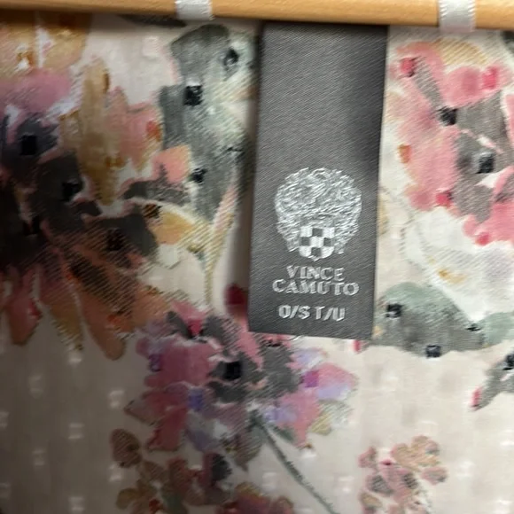 Vince Camuto Cover - Picture 5 of 6